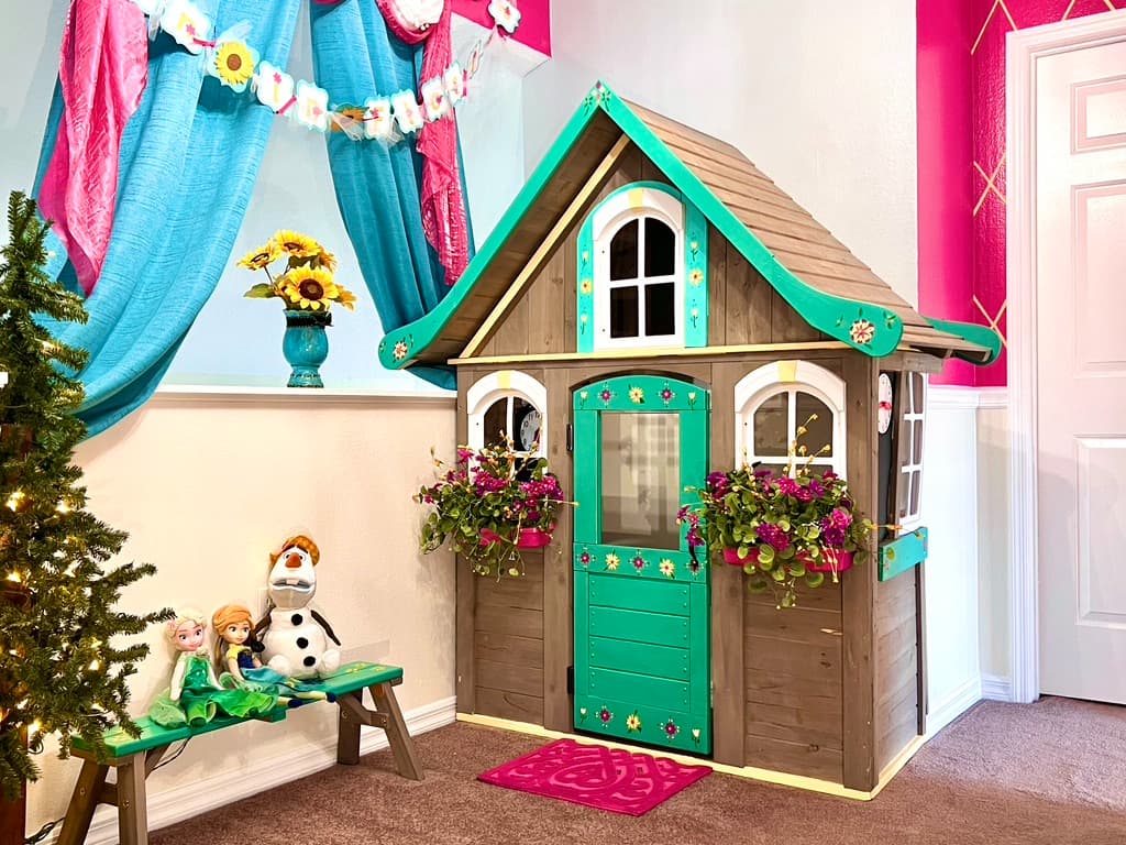 FROZEN FEVER hallway loft houses Elsa and Anna's summer play area with costumes, dolls, and toys!
