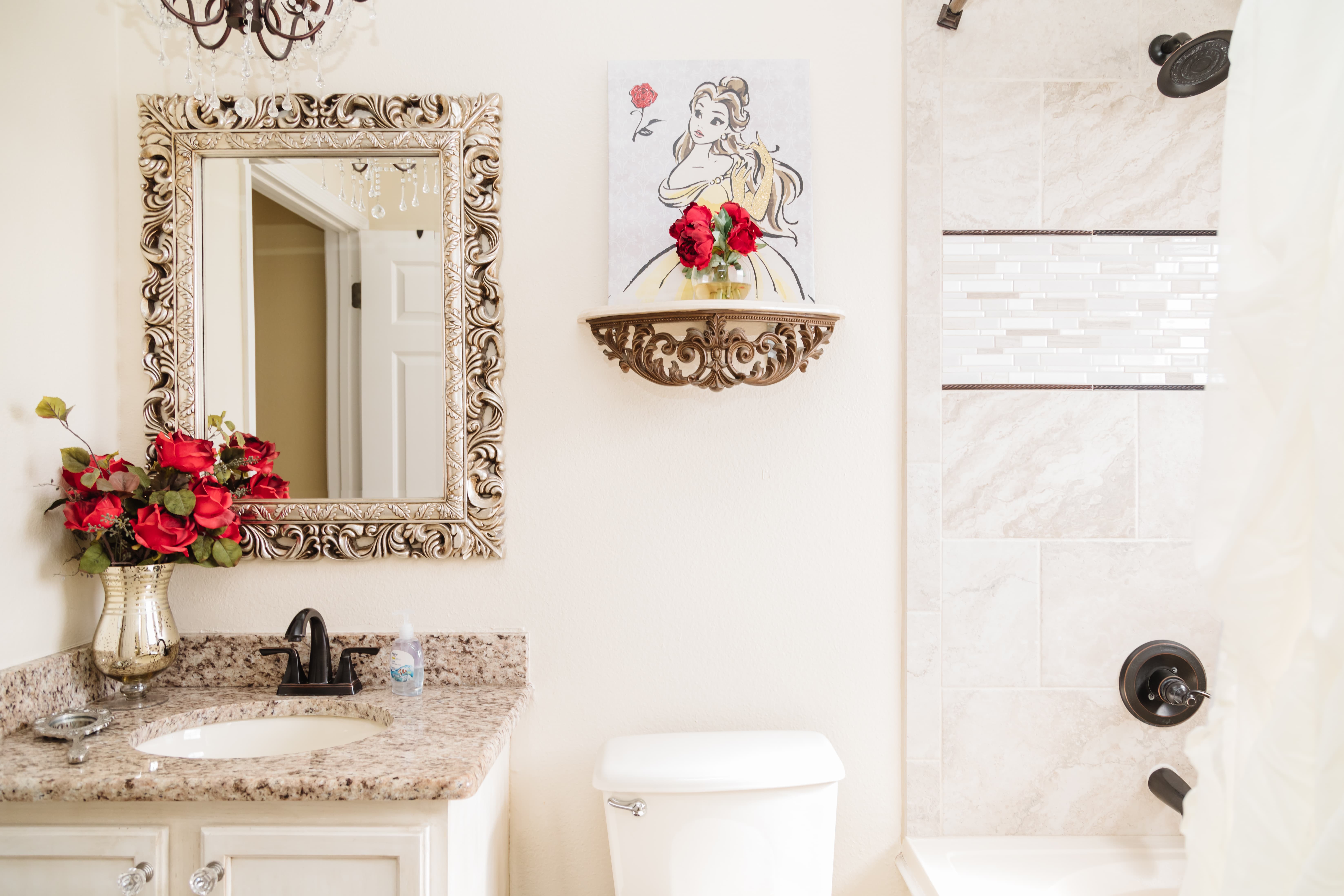 This elegant, ensuite bathroom is fit for the highest royalty!