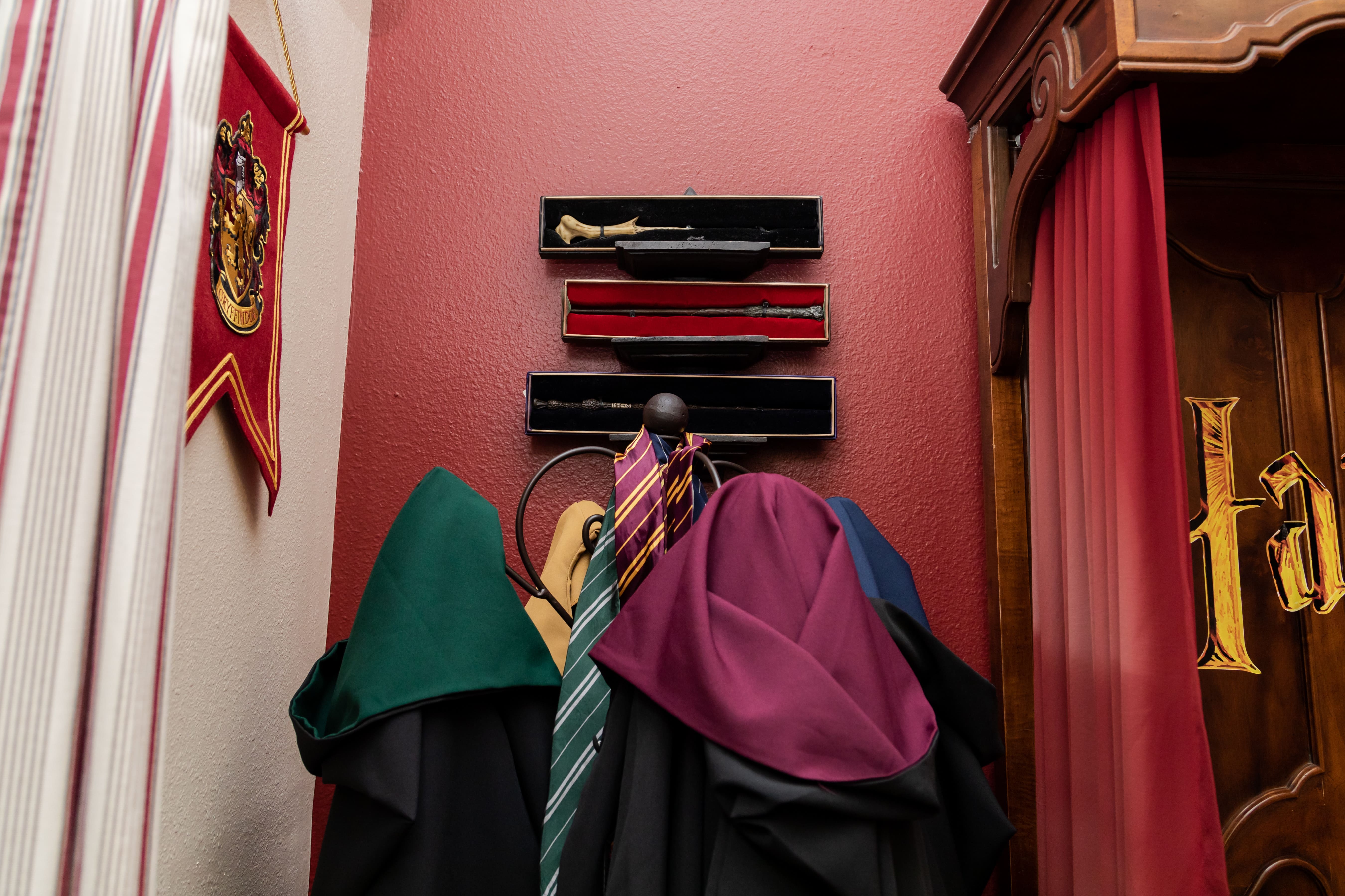Find a dozen wands, HARRY POTTER robes, and adventure HERE!