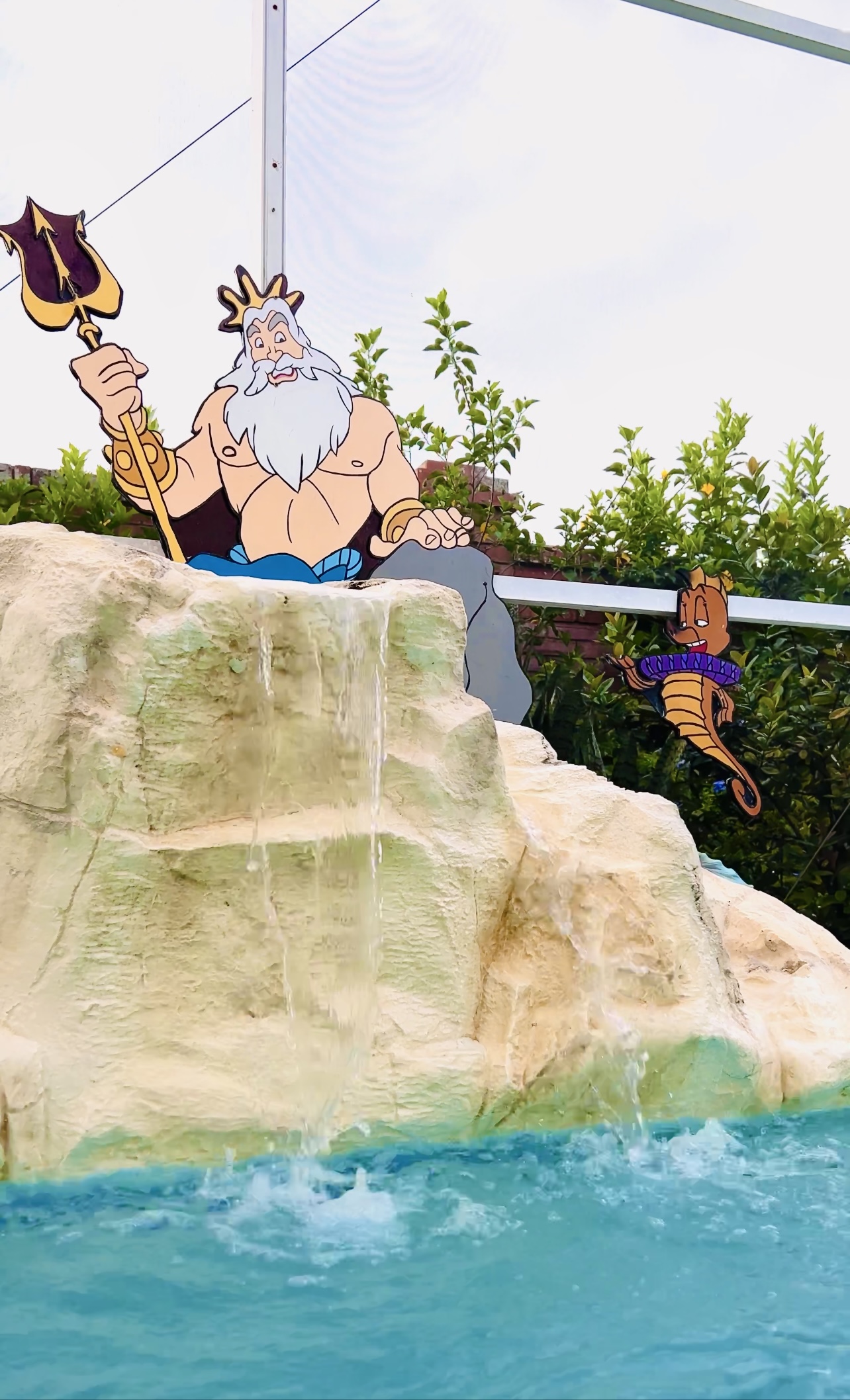King Triton's pool and spa are always heated to YOUR comfort, at no extra charge!