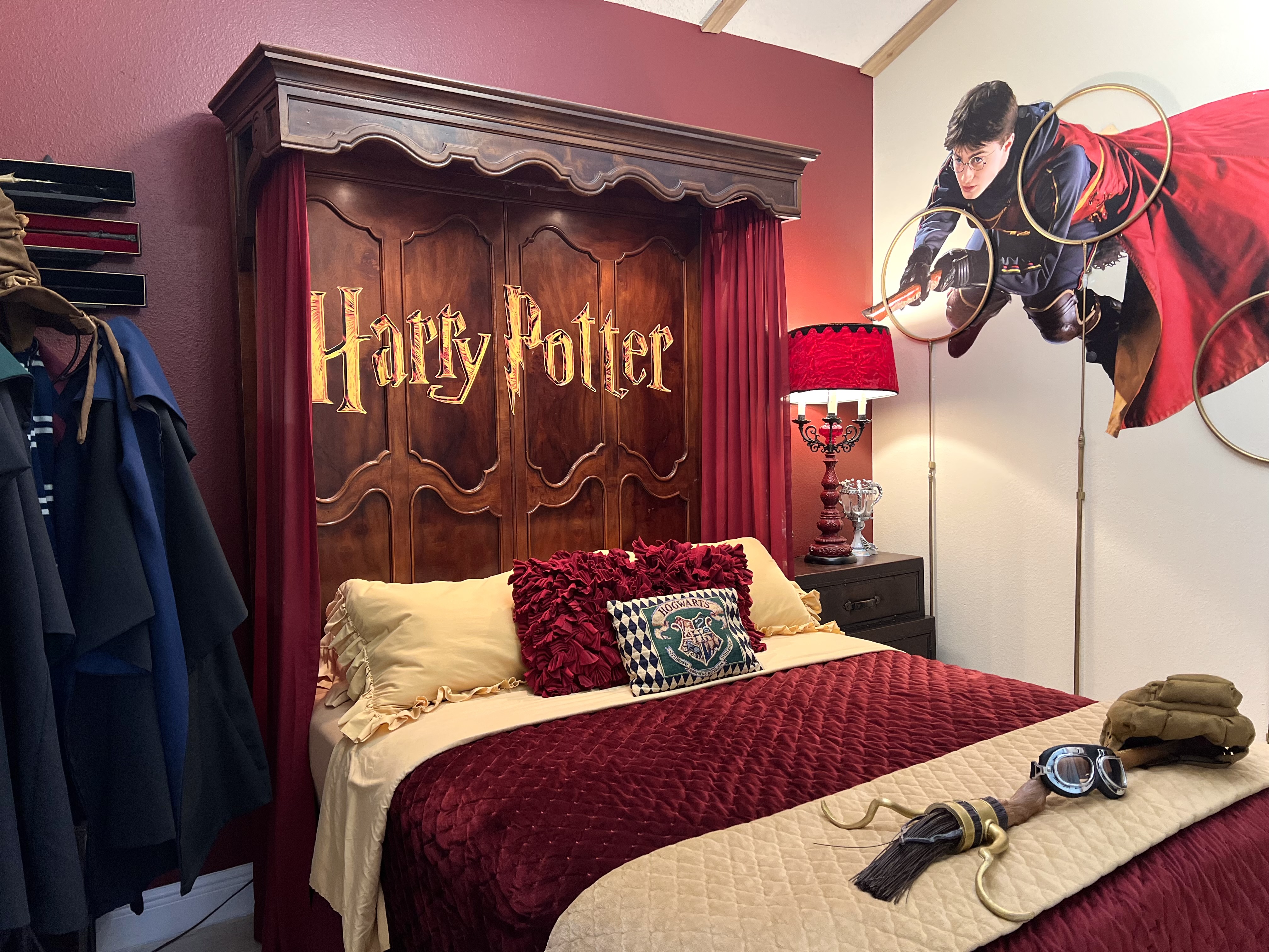 HARRY POTTER's queen bedroom includes all magical wands and school robes for wizards from all FOUR of Hogwart's house teams...
