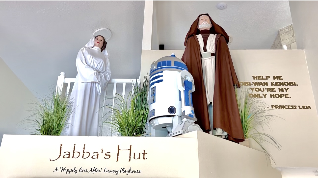 Life-sized STAR WARS mannequins: "HELP me, Obi-wan Kenobi!"